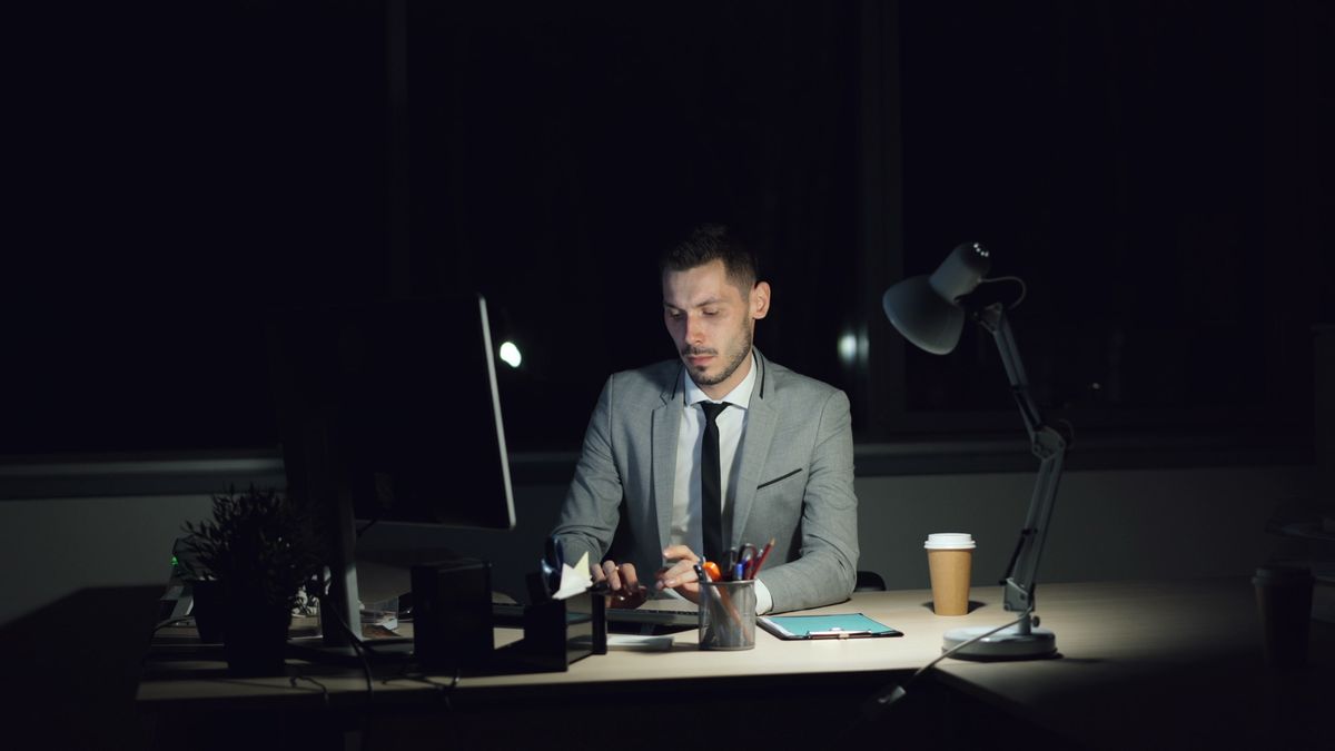 كيف يُدفع العمل الإضافي في عُمان؟