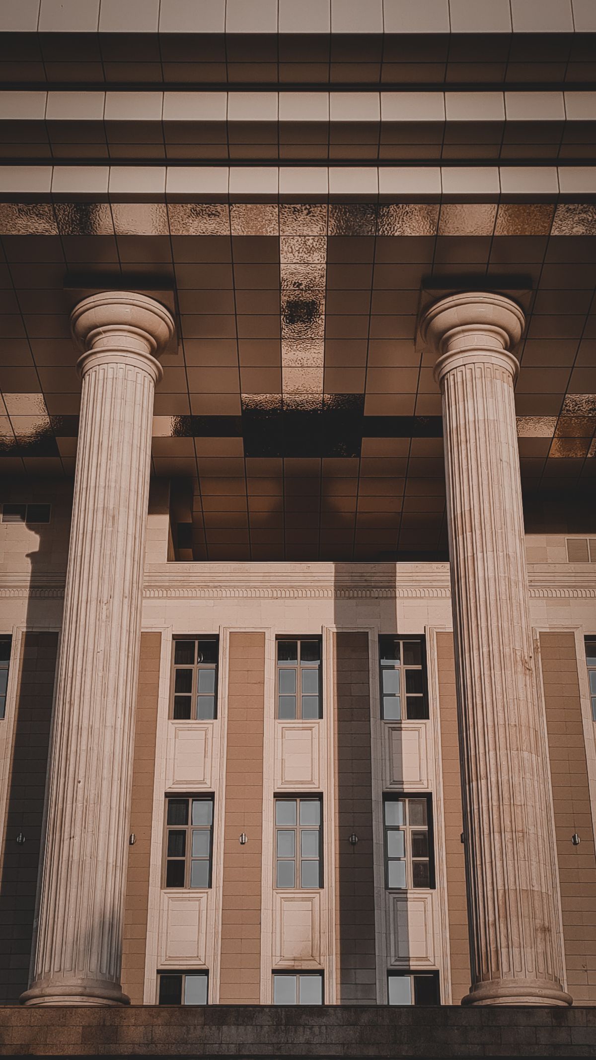 Qatar unpaid gratuity complaint - neoclassical government building columns